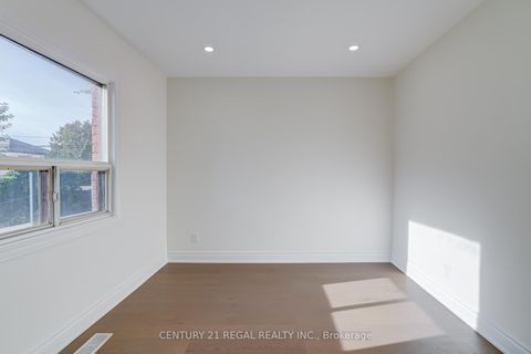 Photo 15 at 26 Alyward Street, Greenbrook, Toronto