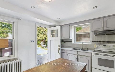 Photo 4 at 73 Yarrow Road, Eglinton West, Toronto