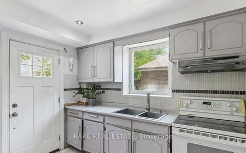 Photo 6 at 73 Yarrow Road, Eglinton West, Toronto