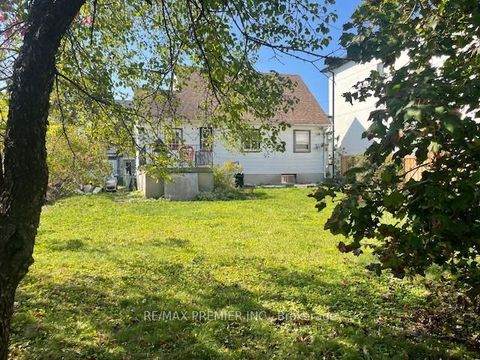 Photo 1 at 3 Parker Avenue, Oak Ridges, Richmond Hill