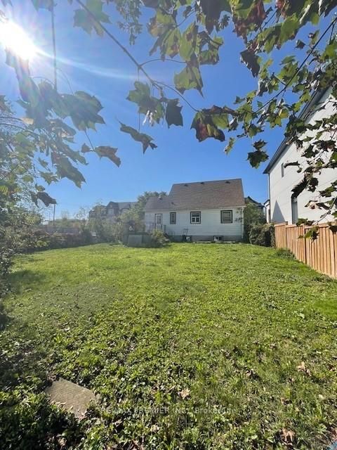 Photo 2 at 3 Parker Avenue, Oak Ridges, Richmond Hill