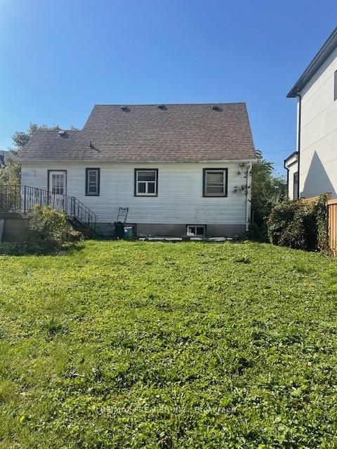 Photo 4 at 3 Parker Avenue, Oak Ridges, Richmond Hill