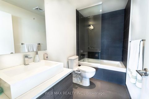 Photo 11 at 1005 - 111 Bathurst Street, Waterfront Communities C1, Toronto