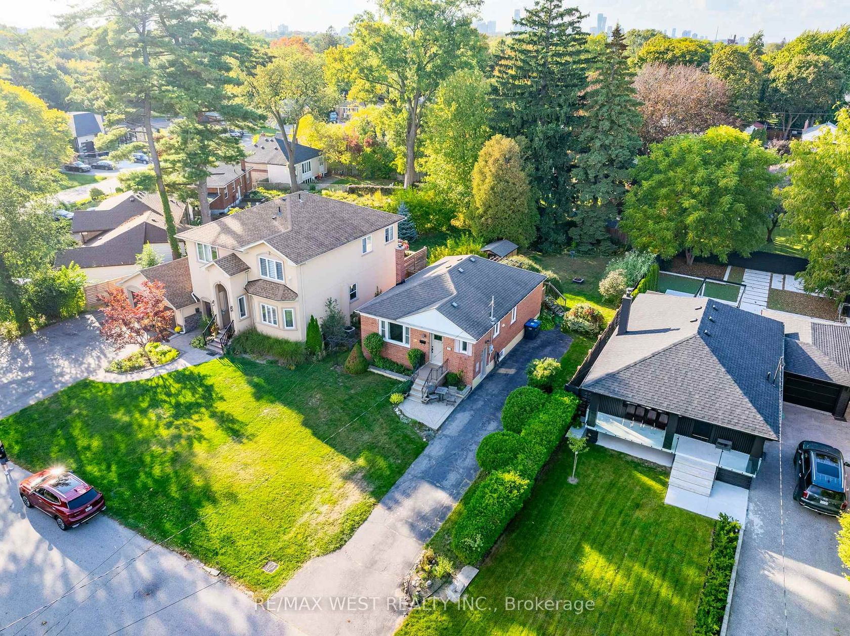 577 Drymen Crescent, Mineola, Mississauga by Loree Meneguzzi Real Estate 577 Drymen Crescent, Mineola, Mississauga