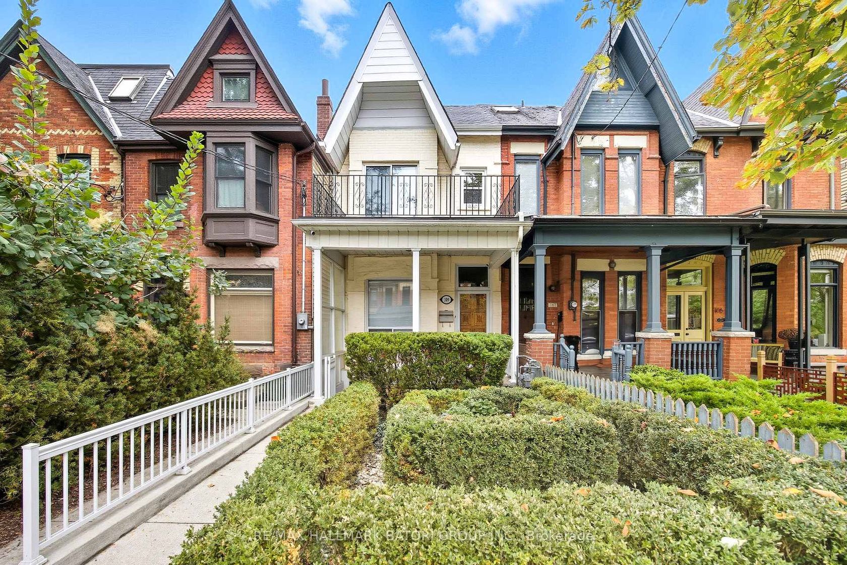 109 Robert Street, University, Toronto 