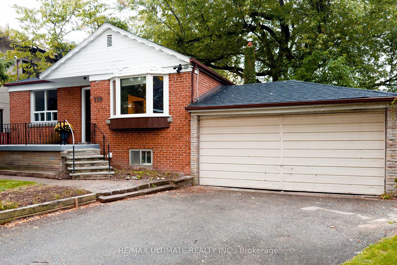 110 De Quincy Boulevard, Clanton Park, Toronto 