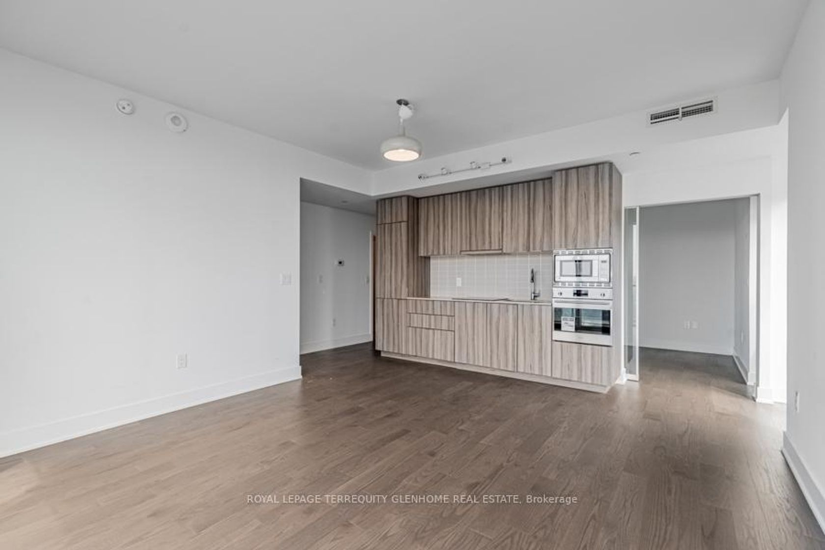 3106 - 955 Bay Street, Bay Street Corridor, Toronto by Alessia Polo 3106 - 955 Bay Street, Bay Street Corridor, Toronto