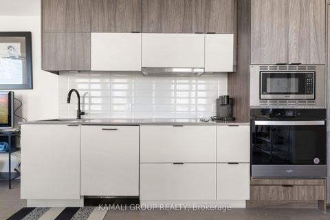 Photo 4 at 523 - 8888 Yonge Street, South Richvale, Richmond Hill