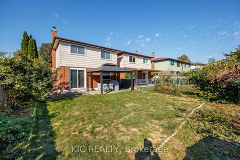 Photo 1 at 5 Thistlewaite Crescent, Malvern West, Toronto