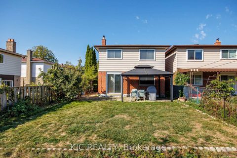 Photo 2 at 5 Thistlewaite Crescent, Malvern West, Toronto