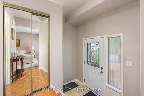 Photo 3 at 5 Thistlewaite Crescent, Malvern West, Toronto Photo 3 at 5 Thistlewaite Crescent, Malvern West, Toronto