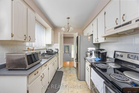 Photo 5 at 5 Thistlewaite Crescent, Malvern West, Toronto