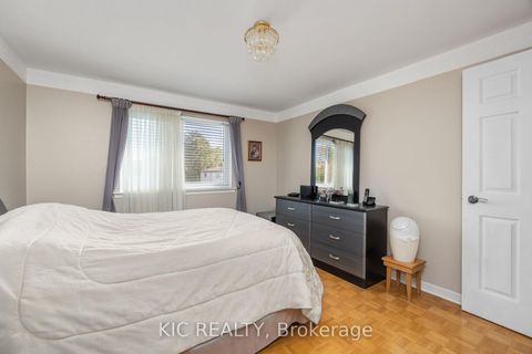 Photo 6 at 5 Thistlewaite Crescent, Malvern West, Toronto
