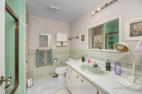 Photo 10 at 5 Thistlewaite Crescent, Malvern West, Toronto