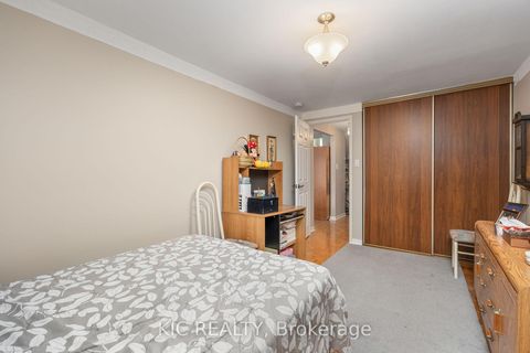 Photo 11 at 5 Thistlewaite Crescent, Malvern West, Toronto