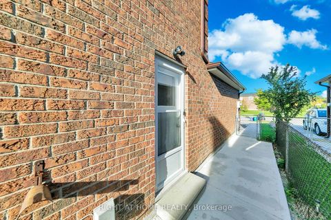 Photo 2 at 8 Terra Road, East Woodbridge, Vaughan