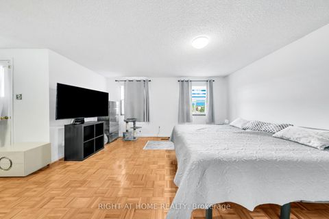 Photo 14 at 8 Terra Road, East Woodbridge, Vaughan