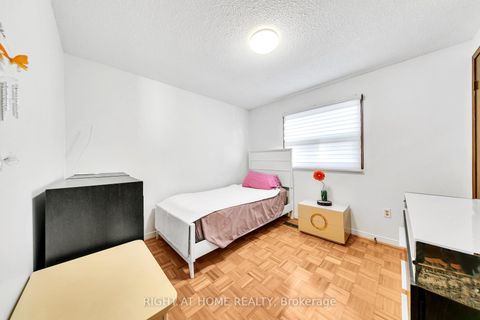 Photo 18 at 8 Terra Road, East Woodbridge, Vaughan