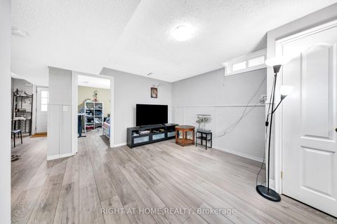 Photo 21 at 8 Terra Road, East Woodbridge, Vaughan