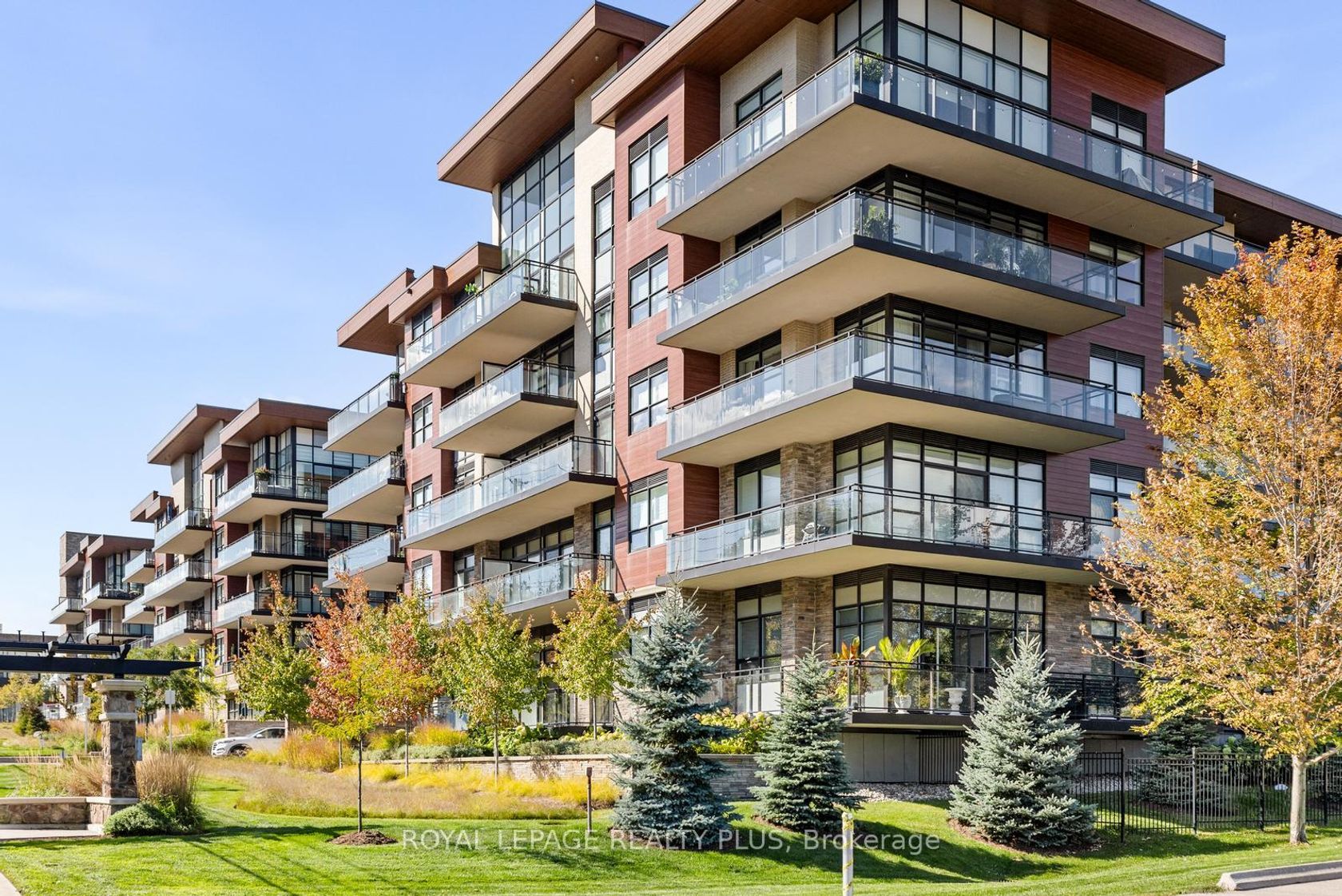 327 - 1575 Lakeshore Road W, Clarkson, Mississauga 