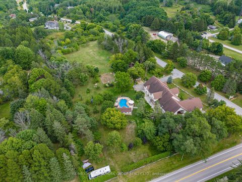 Photo 7 at 2 Kingswood Drive, King City, King