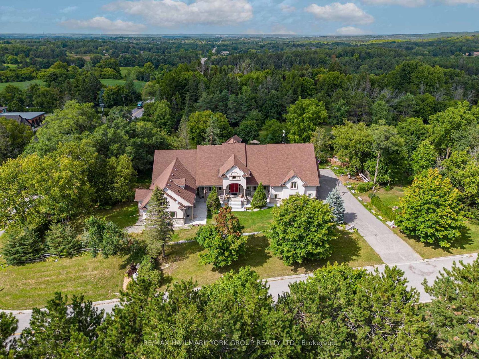 2 Kingswood Drive, King City, King 