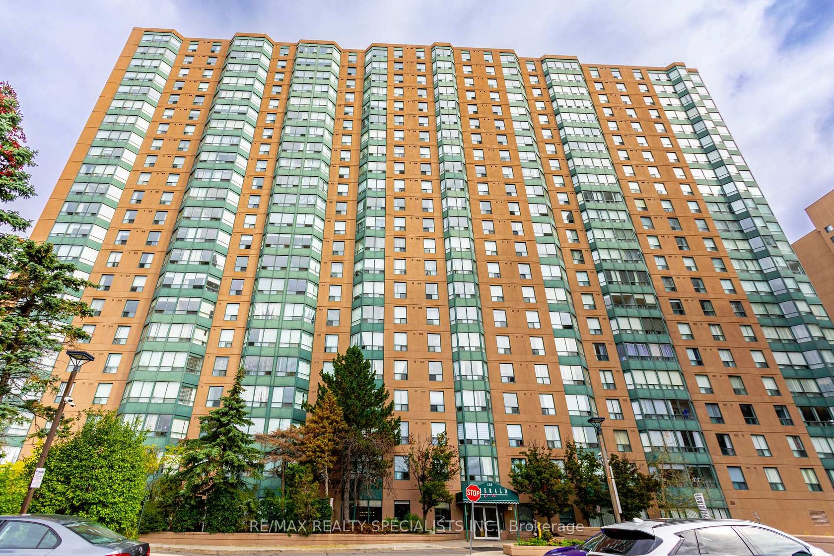 # 1211 - 135 Hillcrest Avenue, Cooksville, Mississauga by Loree Meneguzzi Real Estate # 1211 - 135 Hillcrest Avenue, Cooksville, Mississauga