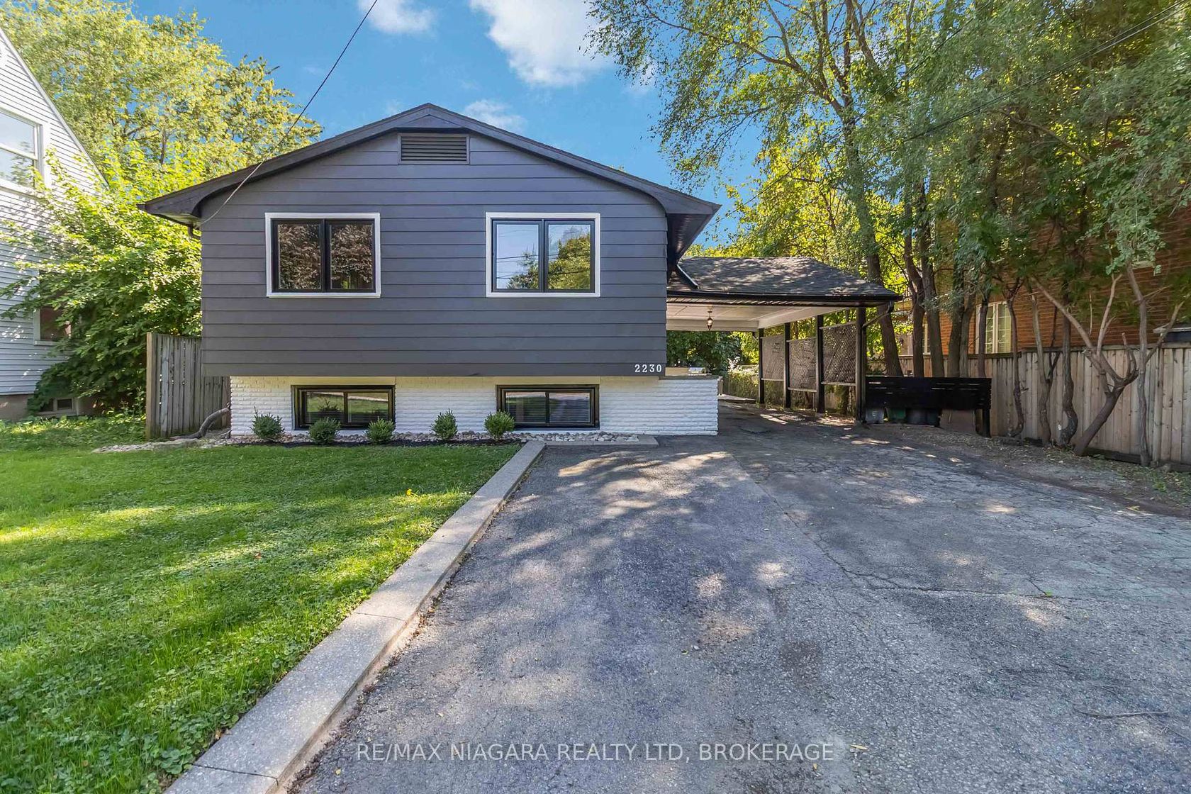 2230 QUEENSWAY Drive, Freeman, Burlington 