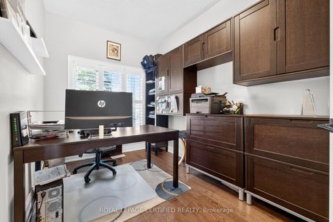 Photo 11 at 1468 Liverpool Street, WT West Oak Trails, Oakville