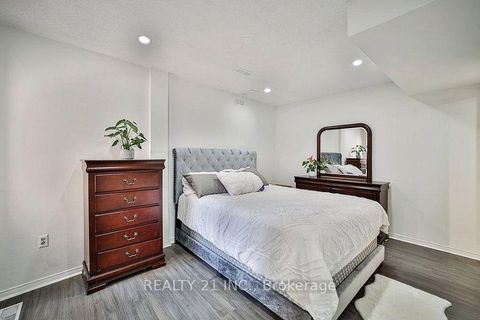 Photo 17 at 1036 - 75 Weldrick Road E, Observatory, Richmond Hill