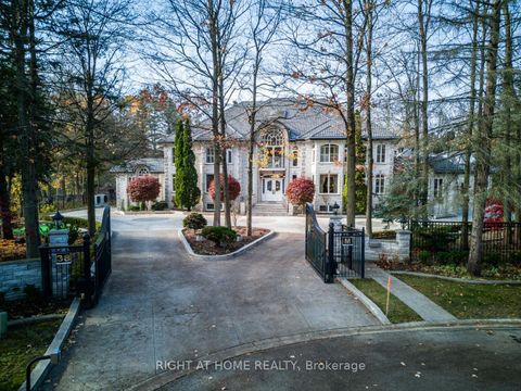 Photo 1 at 38 Sugarbush Court E, East Woodbridge, Vaughan