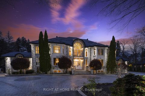 Photo 2 at 38 Sugarbush Court E, East Woodbridge, Vaughan