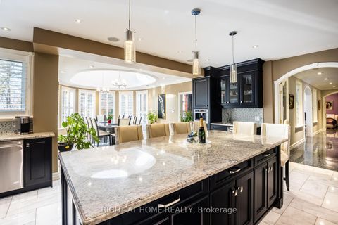 Photo 8 at 38 Sugarbush Court E, East Woodbridge, Vaughan