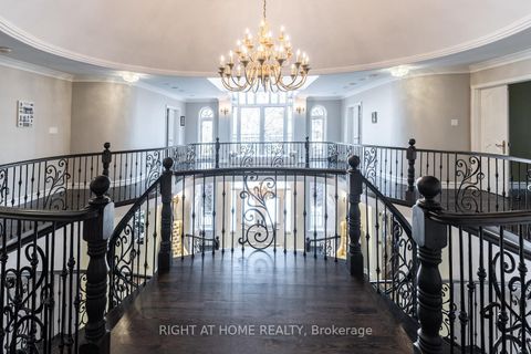 Photo 32 at 38 Sugarbush Court E, East Woodbridge, Vaughan