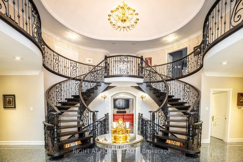 Photo 33 at 38 Sugarbush Court E, East Woodbridge, Vaughan