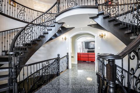 Photo 37 at 38 Sugarbush Court E, East Woodbridge, Vaughan