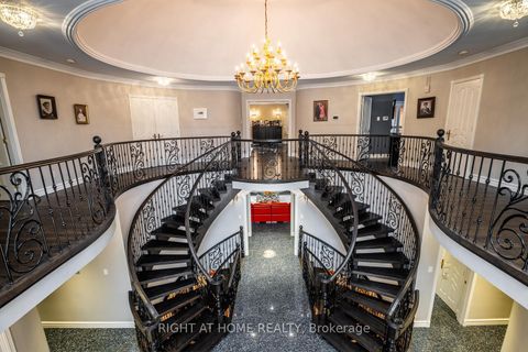 Photo 39 at 38 Sugarbush Court E, East Woodbridge, Vaughan