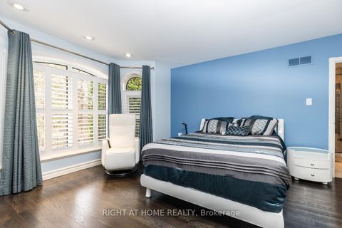 Photo 43 at 38 Sugarbush Court E, East Woodbridge, Vaughan