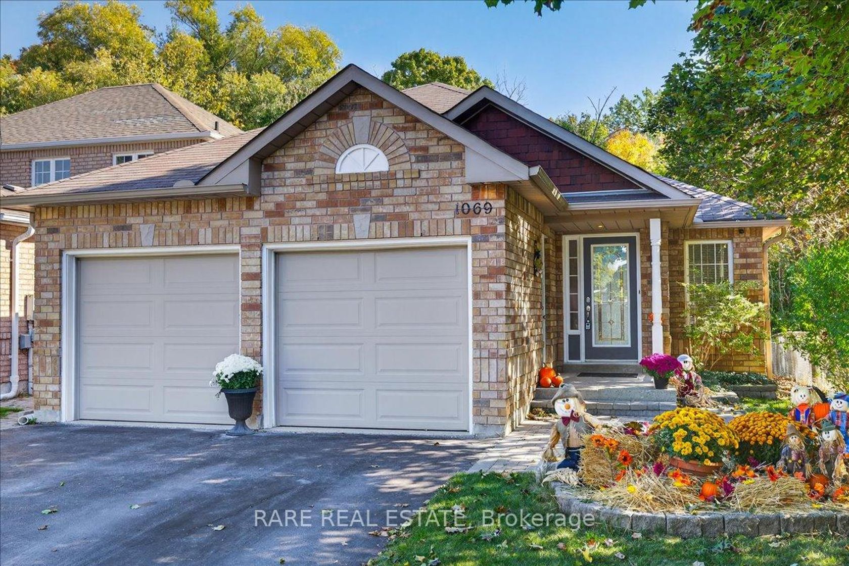1069 Corrie Street, Alcona, Innisfil photo number 2
