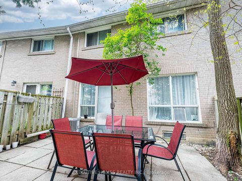 Photo 4 at 210 - 55 Rameau Drive E, Hillcrest Village, Toronto