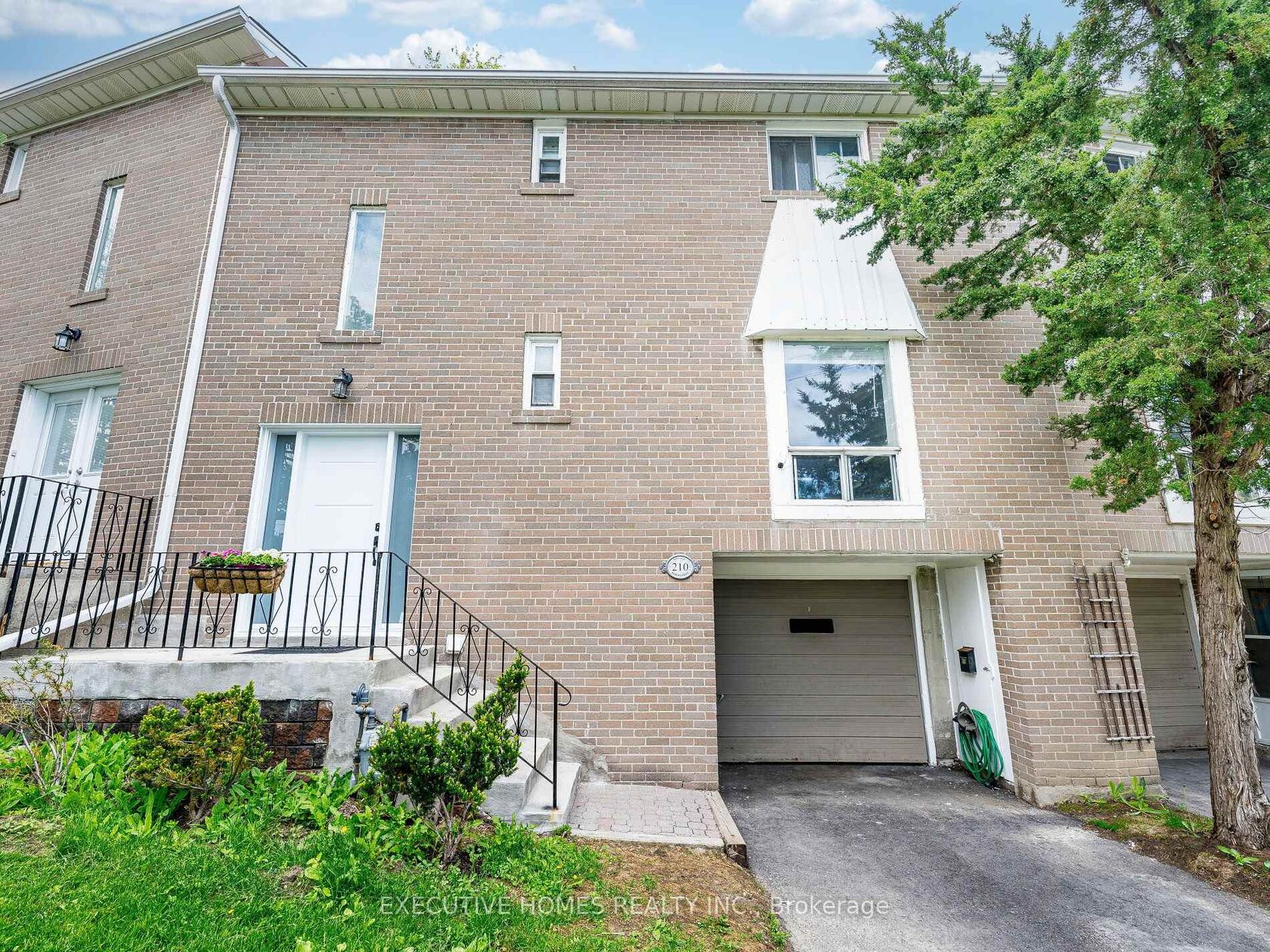 210 - 55 Rameau Drive E, Hillcrest Village, Toronto 