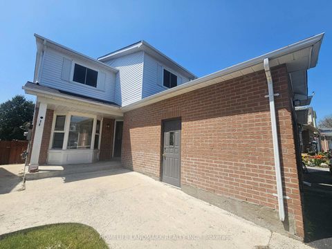 Photo 1 at 796 Bennett Crescent, Pinecrest, Oshawa