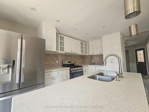 Photo 7 at 796 Bennett Crescent, Pinecrest, Oshawa