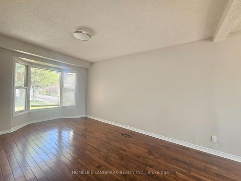 Photo 9 at 796 Bennett Crescent, Pinecrest, Oshawa