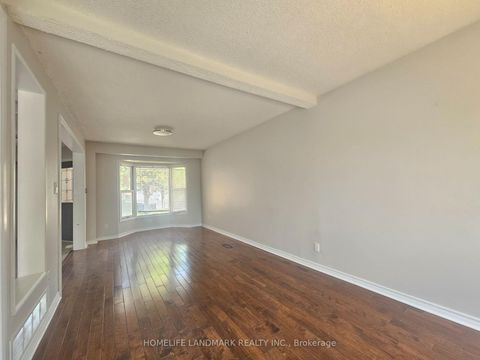 Photo 10 at 796 Bennett Crescent, Pinecrest, Oshawa