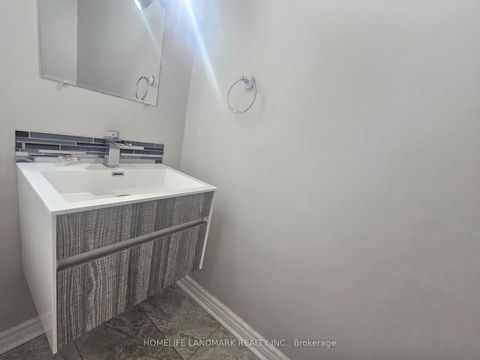 Photo 11 at 796 Bennett Crescent, Pinecrest, Oshawa