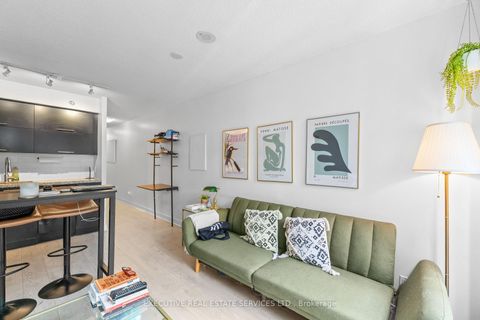 Photo 12 at 324 - 21 Nelson Street, Waterfront Communities C1, Toronto