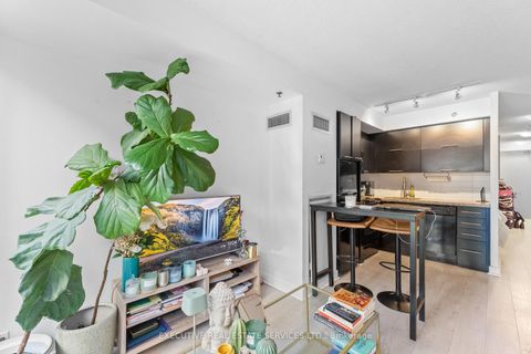Photo 13 at 324 - 21 Nelson Street, Waterfront Communities C1, Toronto