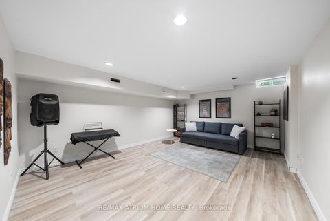 Photo 14 at 34 - 115 Main Street S, Central Newmarket, Newmarket