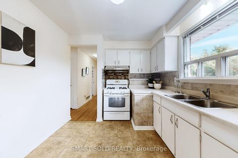 Photo 9 at 21 Sunmount Road, Sullivan, Toronto